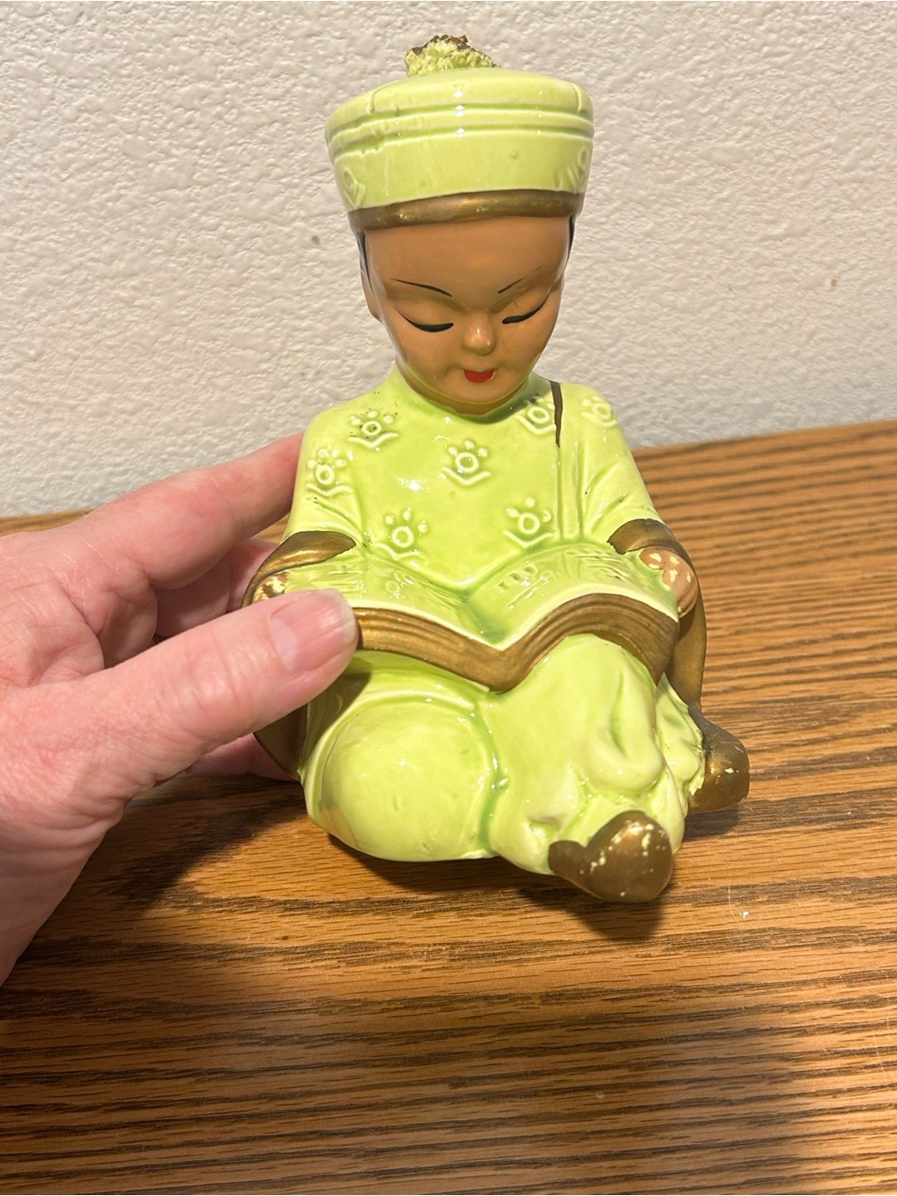 1950’s Glazed Ceramic Lime Green Asian Boy Reading - Picture 2 of 11